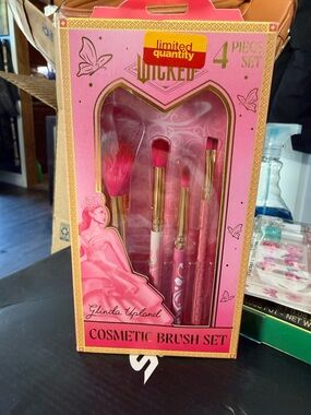 Glinda Upland Pink 4-Piece Cosmetic Brush Set